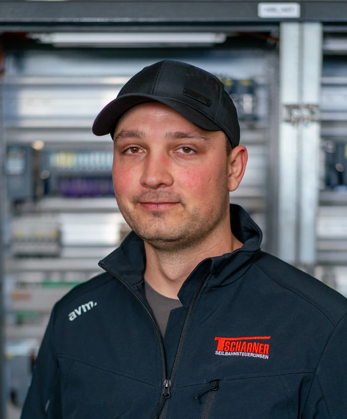 Ein weiterer Mitarbeiter von Tscharner Seilbahnsteuerungen