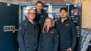 Das Team von Tscharner Seilbahnsteuerungen besteht aus vier Personen
