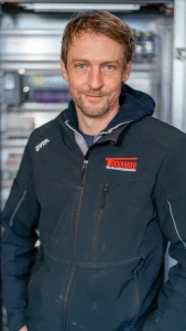Claudio Tscharner ist der Inhaber und Grüder von Tscharner Seilbahnsteuerungen