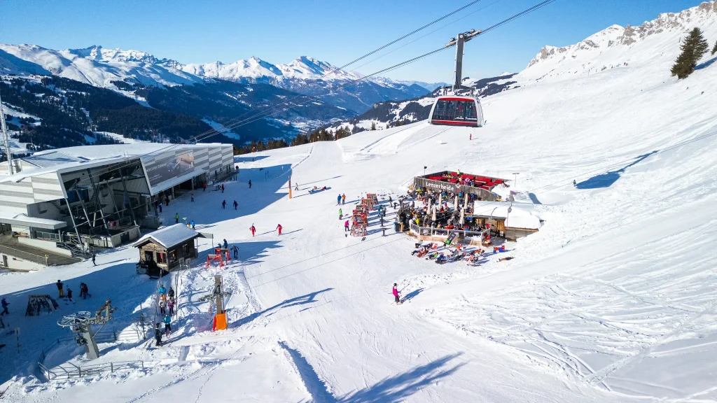 Die Bergstation auf dem Rothorn Lenzerheide mit der schönen Winterlandschaft