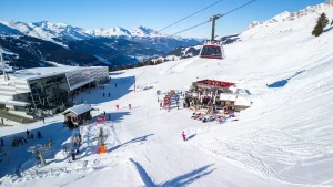 Die Bergstation auf dem Rothorn Lenzerheide mit der schönen Winterlandschaft